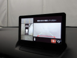 狭い場所での駐車やすれ違いなどでより的確な運転操作に役立つ360&deg;ビューモニターが装備されています。