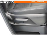 運転席シート上下アジャスター付き。ドライバーの背丈に合わせて調整できます。