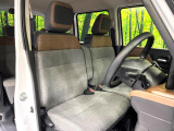 運転席まわりには十分なスペースがあり、大柄な方でもゆったり運転していただける環境です。