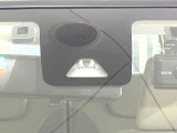 【スマートアシスト】走行中に前方の車両等を認識し、衝突しそうな時は警報とブレーキで衝突回避と被害軽減をアシスト。より安全にドライブをお楽しみいただけます。