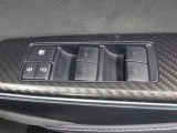 運転席からも操作可能な全席パワーウィンドウが装備されています。