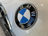安心のBMW認定中古車は100項目の箇所を徹底的にチェック致します。機械的な箇所や電気系、コンピューターなどをご納車前に点検し、交換基準に達した部品は全て新品に修理返品した後にご納車致します。