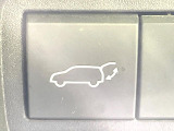 【パワーバックドア】スマートキーや運転席のボタンを押すだけでリアゲートが自動で開閉します!荷物を持っている時や、高い位置にあるバックドアを閉める際に便利な機能です♪