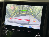 【バックカメラ】駐車時に後方がリアルタイム映像で確認できます。大型商業施設や立体駐車場での駐車時や、夜間のバック時に大活躍!運転スキルに関わらず、今や必須となった装備のひとつです!