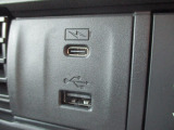 USBや充電コードをつないで快適なカーライフを!!