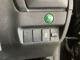 燃費を良くするECON、横滑りを防止するVSA等のスイッチは運転席の右側、手の届きやすい位置にあります。