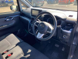 助手席側から見たダッシュボードです。運転席まわりの広さがわかります。