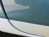 *キズ・凹み・その他情報*運転席側スライドドアに小キズがございます。 その他外装に複数のすりキズ/引っかきキズがございます