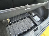 車載工具やパンク修理キットも