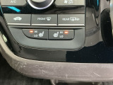 運転席/助手席シートヒーターで寒い日もすぐに温かくなり快適に過ごせます。2段階の温度調整が可能です