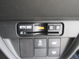 ETC付。高速道路の料金所はキャッシュレスで通過です。サービスエリア等にあるスマートインターの出入りも利用可能でとっても便利。ご納車後すぐにお使い頂けるようセットアップしてのお渡しとなります。