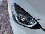 右ヘッドライト。LEDヘッドライトで夜間も明るく安全です