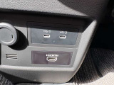 運転席充電ポート HDMI