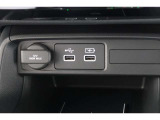 スマートフォンなどの音楽再生が可能なUSB接続ジャック装備車両です♪♪♪