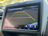 バックモニター装備。画面にて後方の確認が行えるので、バック駐車や車庫入れの際には重宝します。車の運転に慣れない方でも安心のガイドライン表示機能付。