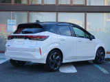 プライバシーガラス 室内の急激な温度変化を和らげ、防犯の観点から車内が見えにくくなっております。