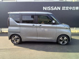『インテリジェント エマージェンシーブレーキ』前方の車両や人を検知。ぶつかる可能性が高まると表示とブザーで回避操作を促し、安全に減速できなかった場合ブレーキが作動します。