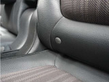 ◆ISOFIX◆シートベルトいらずでチャイルドシートと固定金具を連結するだけでガッチリ固定できます。