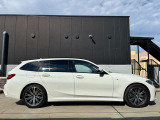 ご納車後も全国約200拠店のBMW正規ディーラーサービス工場にて保証対応いたします。お近くのBMW正規ディーラーをご案内の上、アフターメンテナンスをお受け頂けますので、安心してお乗りいただけます!!