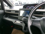 操作しやすい運転席廻り!操作パネルも使いやすい!!ドライブが楽しくなりますっ