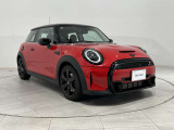 MINIならではの楽しさと、ガソリンエンジンならではの軽快で気持ちの良い走りをお楽しみいただけます。