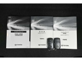 保証書・記録簿・取扱説明書と揃っていいます。キーの電池は新品にお取替えしてから納車させて頂きます。