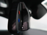 【ルームミラー一体型ETC】BMWといえばルームミラー一体型のETC。ドライバーから差し込めるかたちになっておりますので、差し忘れの際も慌てずにご利用いただけます。