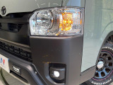 【LEDヘッドライト】悪天候や夜間走行時も良好な視界を確保し安心して運転できる高輝度LEDヘッドライトを装備!点灯速度が早く、消費電力も抑えられています。