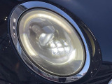 ●LEDヘッドライト:夜間走行時も良好な視界を確保し安心して運転できる高輝度LEDヘッドライトを装備!点灯速度が早く、消費電力も抑えられています。