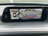 360&deg;ビューモニターのトップビューとフロントワイドビューです。左右に死角のある丁字路/車庫などから車の鼻先だけを出して左右を確認する際に役立ちます。