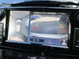 自車を真上から見下ろすように映し出すので周囲の状況が分かるアラウンドビューモニター搭載。
