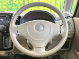 インテリアに合わせたデザインのステアリングは、運転される方のことも考え、運転しやすい形状、大きさです。是非一度、実際に触ってお確かめください。