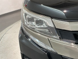 LEDヘッドライトは、点灯の瞬間から最大光量を発揮し、突然暗くなるトンネルなどでの安定感を高めます。