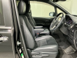程よい硬さとホールド性が高くロングドライブも疲れにくいシートです。