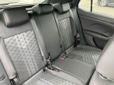 身体をしっかり支えるシートが長時間のドライブでも快適な座り心地を実現。Volkswagenならではの上質な乗り味を支えます。