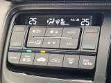 【左右独立型フルオートエアコン】運転席と助手席でそれぞれお好みの温度に設定可能。同乗者にも配慮した、快適な空調をお届け致します。