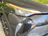 【シーケンシャルターンランプ付きLEDヘッドライト】人気の『流れるウィンカー』付きのLEDヘッドライトを装備♪高級感はもちろん、点灯時は存在感たっぷりで他車からも認識されやすく安心です。