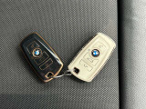 付いてて便利!とても人気の高い装備のスマートキーシステム。キーを携帯しているだけで、ドアロックの開閉並びにエンジンの始動が可能な装備です。