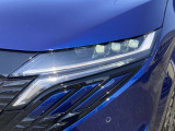 【LEDヘッドライト】悪天候や夜間走行時も良好な視界を確保し安心して運転できる高輝度LEDヘッドライトを装備!