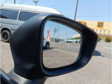 【ブラインドスポットモニター】走行中の死角にいる他の車両を検知し、ドライバーに注意を促してくれる先進安全機能になります!