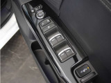 ◆パワーウィンドウスイッチ◆運転席から全席の窓の開閉操作を行うことが出来いつでも換気ができます!