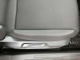 運転席シートです。シートのへたりもさほど目立ちません