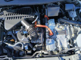 エンジンルームもキレイです。納車前にキッチリ整備してお渡しいたしますので、安心してお乗りいただけます。