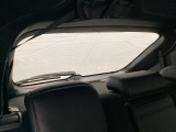 トノカバー付き。荷室のプライバシーを守ってくれます。見た目もスッキリ、防犯性も高まります。