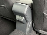 後席用のUSBポートが2口設置されています。充電が重なった時などに重宝します。