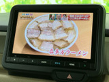 テレビ番組を画面で視聴でき、停車中の待ち時間などに映像を楽しめます。画面には番組映像が表示されており、車内で過ごす時間の選択肢を広げてくれます。