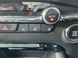 ステアリングヒーター、運転席と助手席にはシートヒーターがついておりますので、冬場でも快適にお過ごしいただけます。