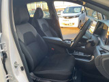 運転席・助手席は、ゆったりと座れるサイズで、長時間の運転でも快適です。