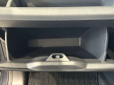 便利なグローブボックスです。