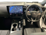 豪華な内装で運転も楽しくなりますよ♪